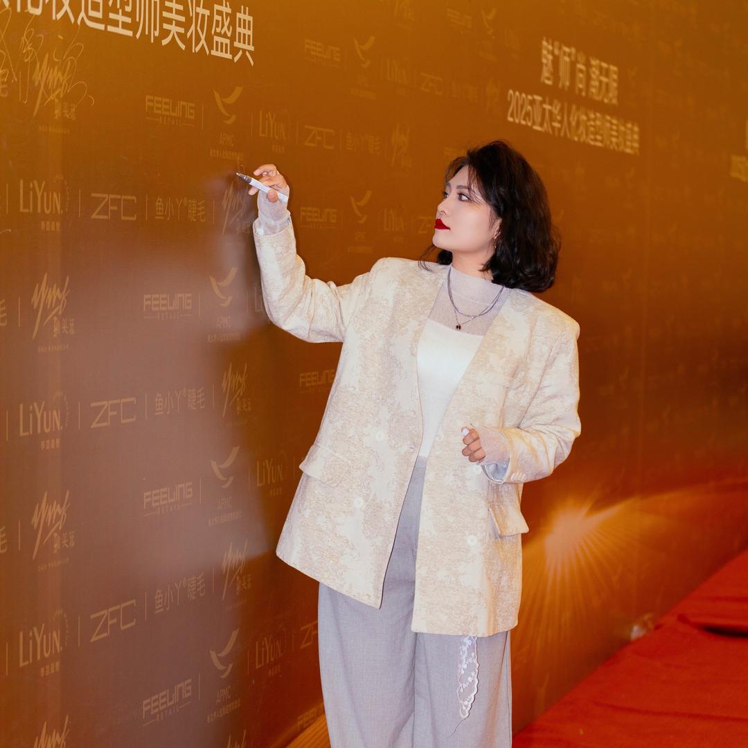 化妆师迪迪（铂爵婚纱）