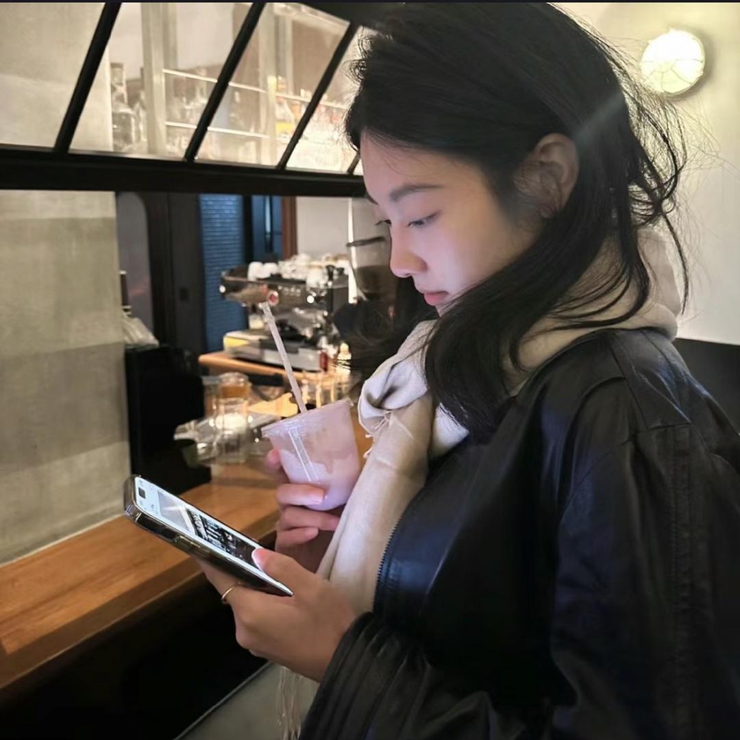 萌萌.