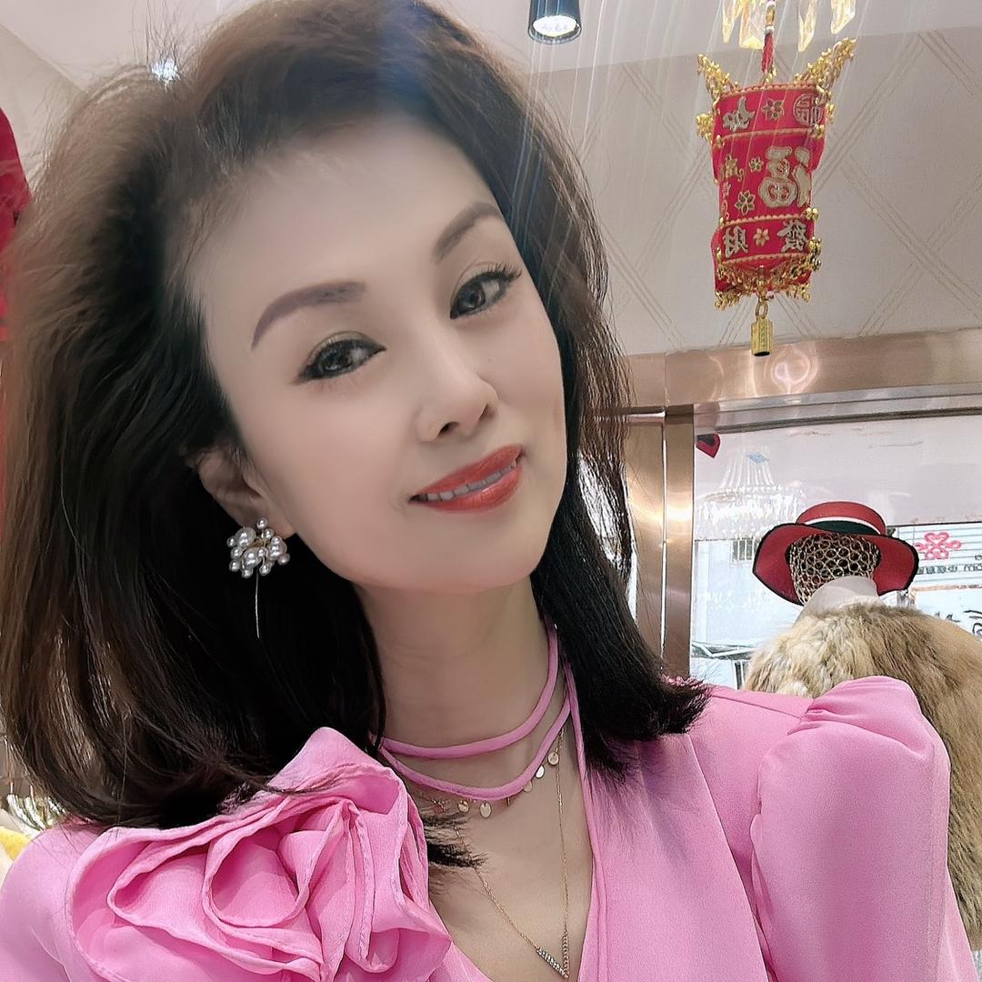 龙衣凤裙（拒绝连赞）