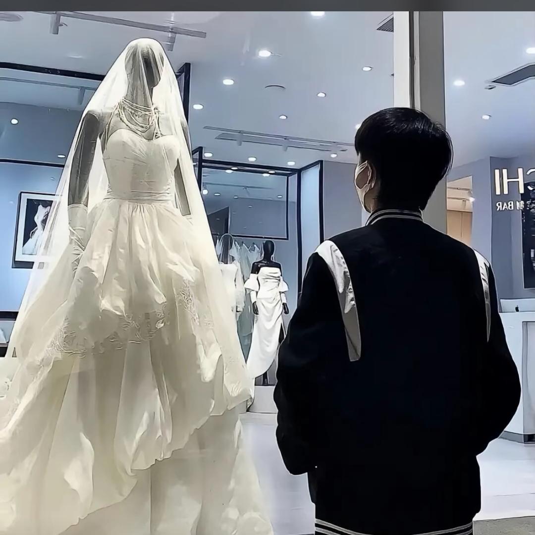 咫尺.