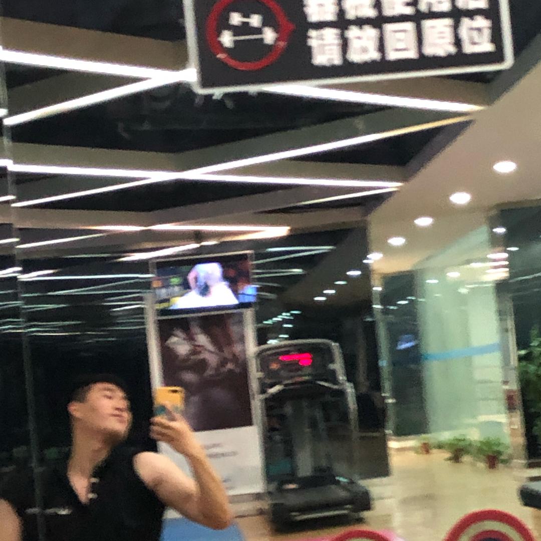 爱游泳的王教练💫