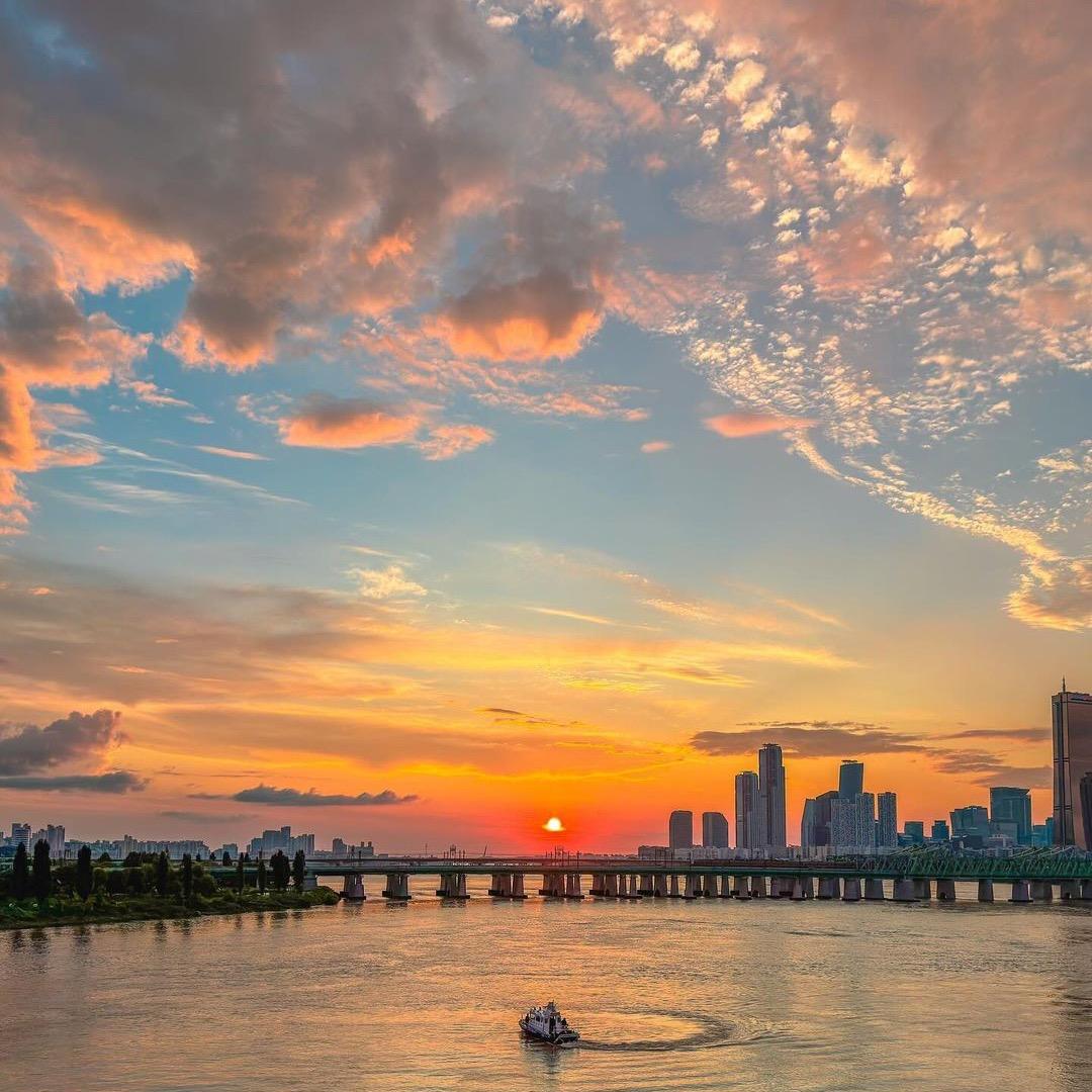 阿凡达坐着时光机