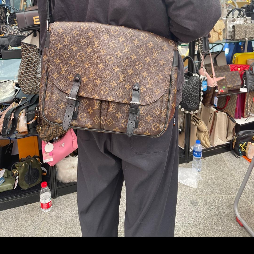 阿隆看奢