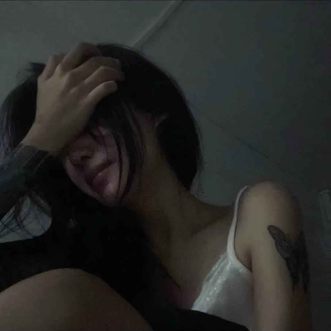 哭红了眼