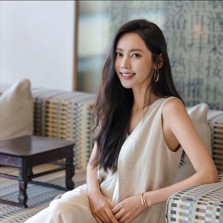 비호하다