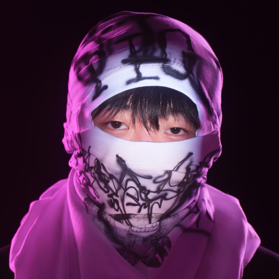 Capper不戴帽子