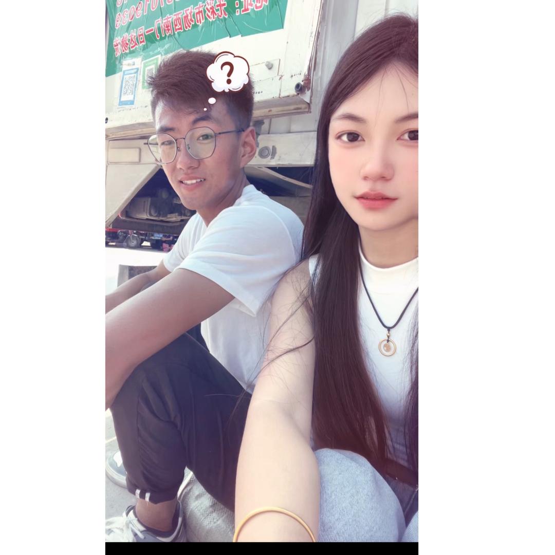 00后跑物流小夫妻