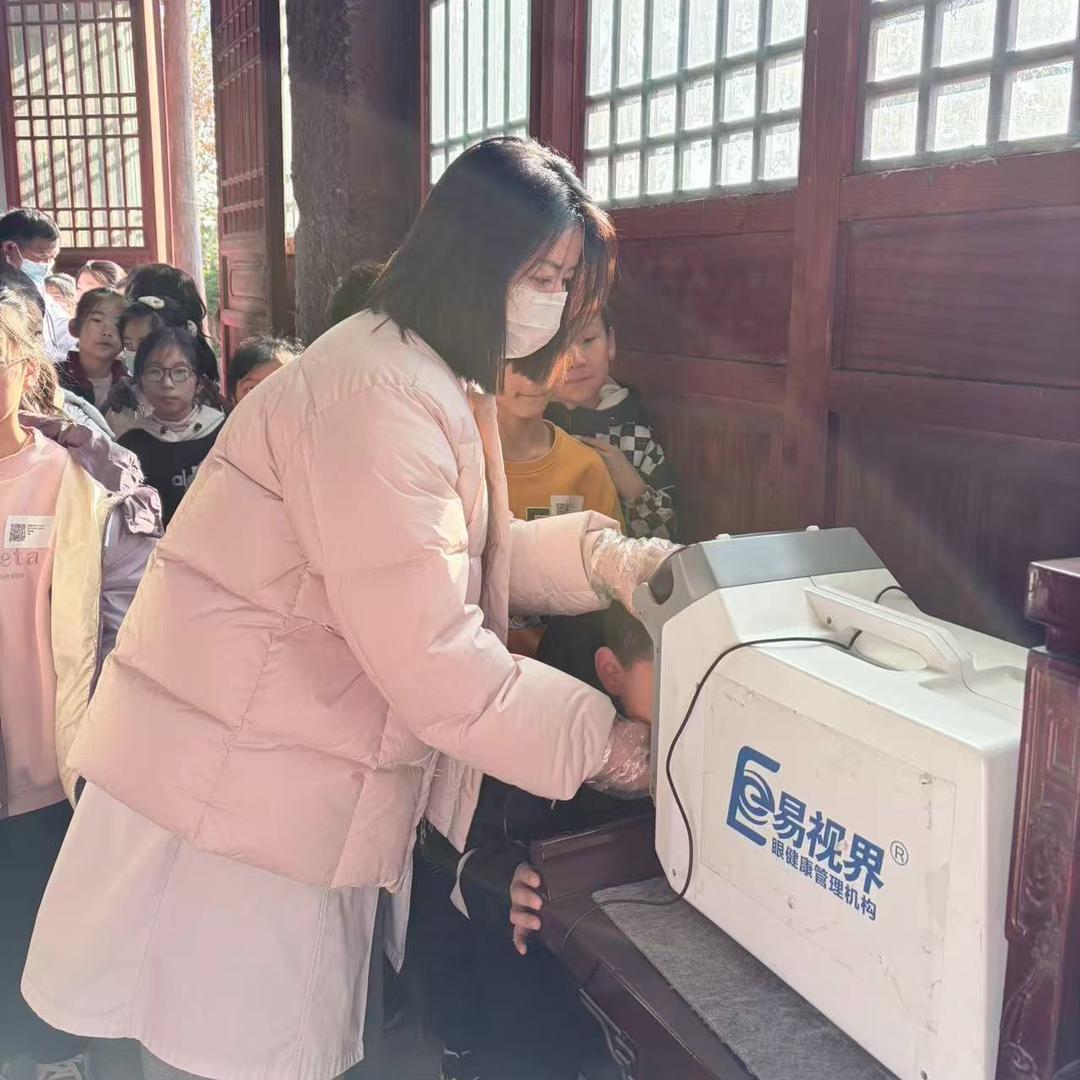 少儿验光师-小雨