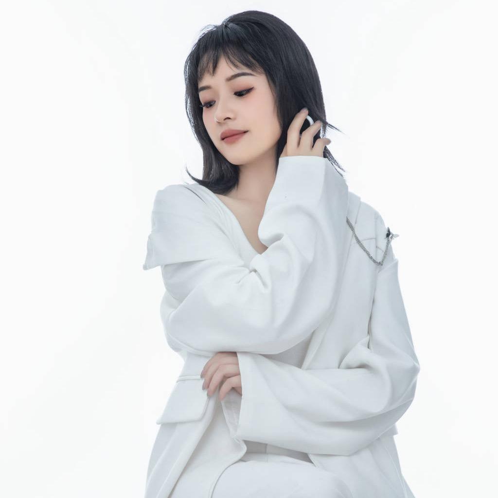 水塘童童 皮肤夭夭美学