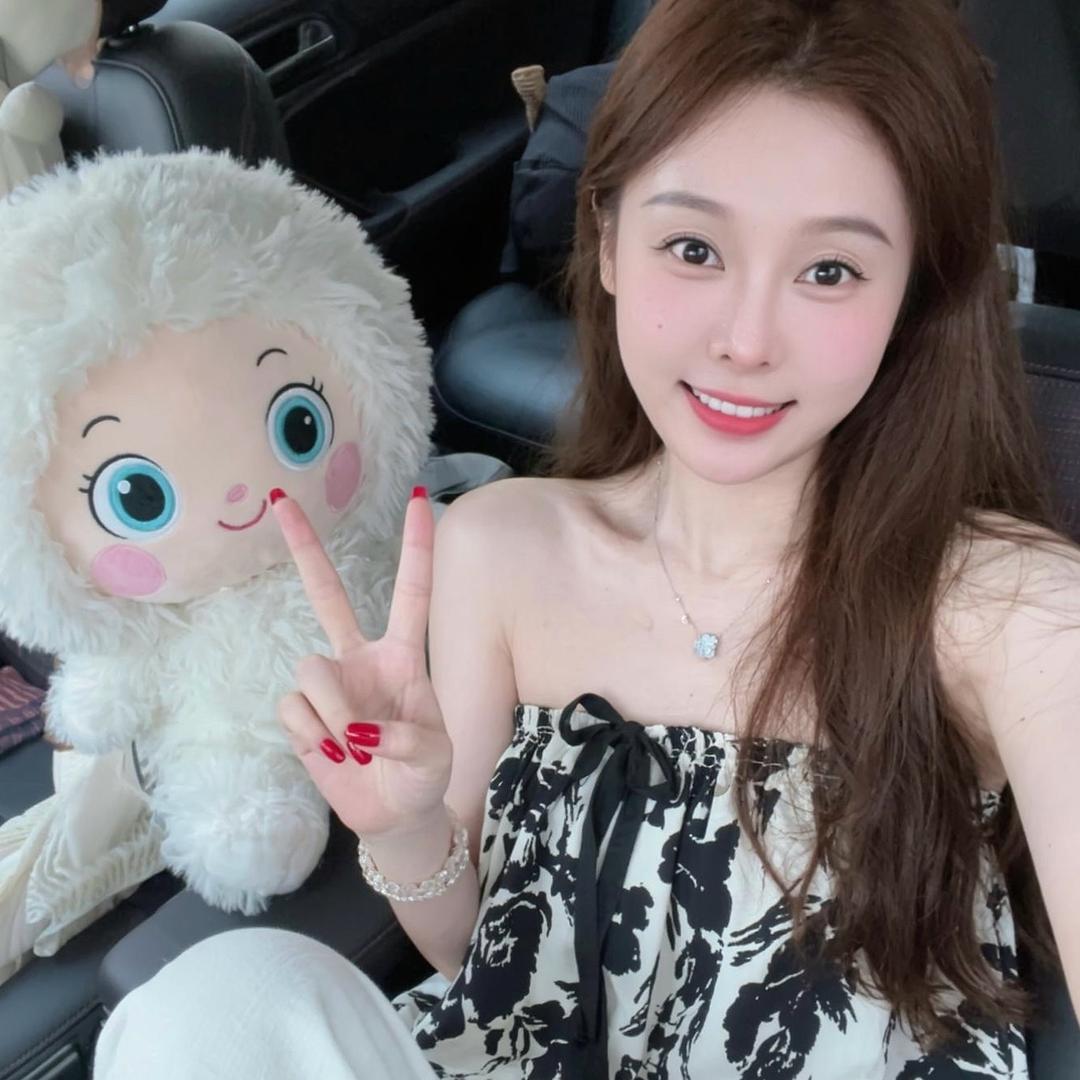 蓝色予蝶品牌方徐嘉苒