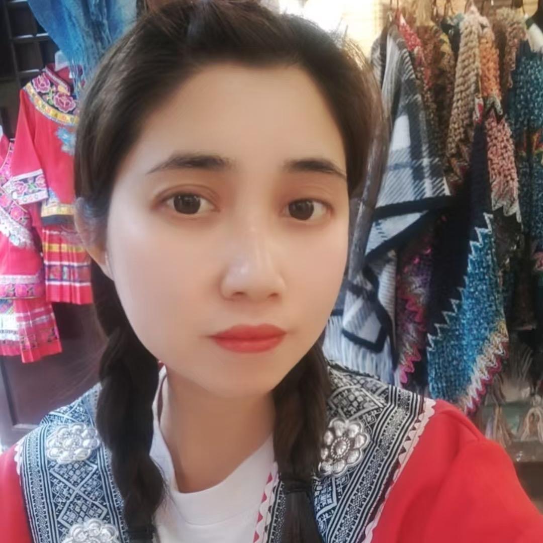 凤凰县百依百顺服装店