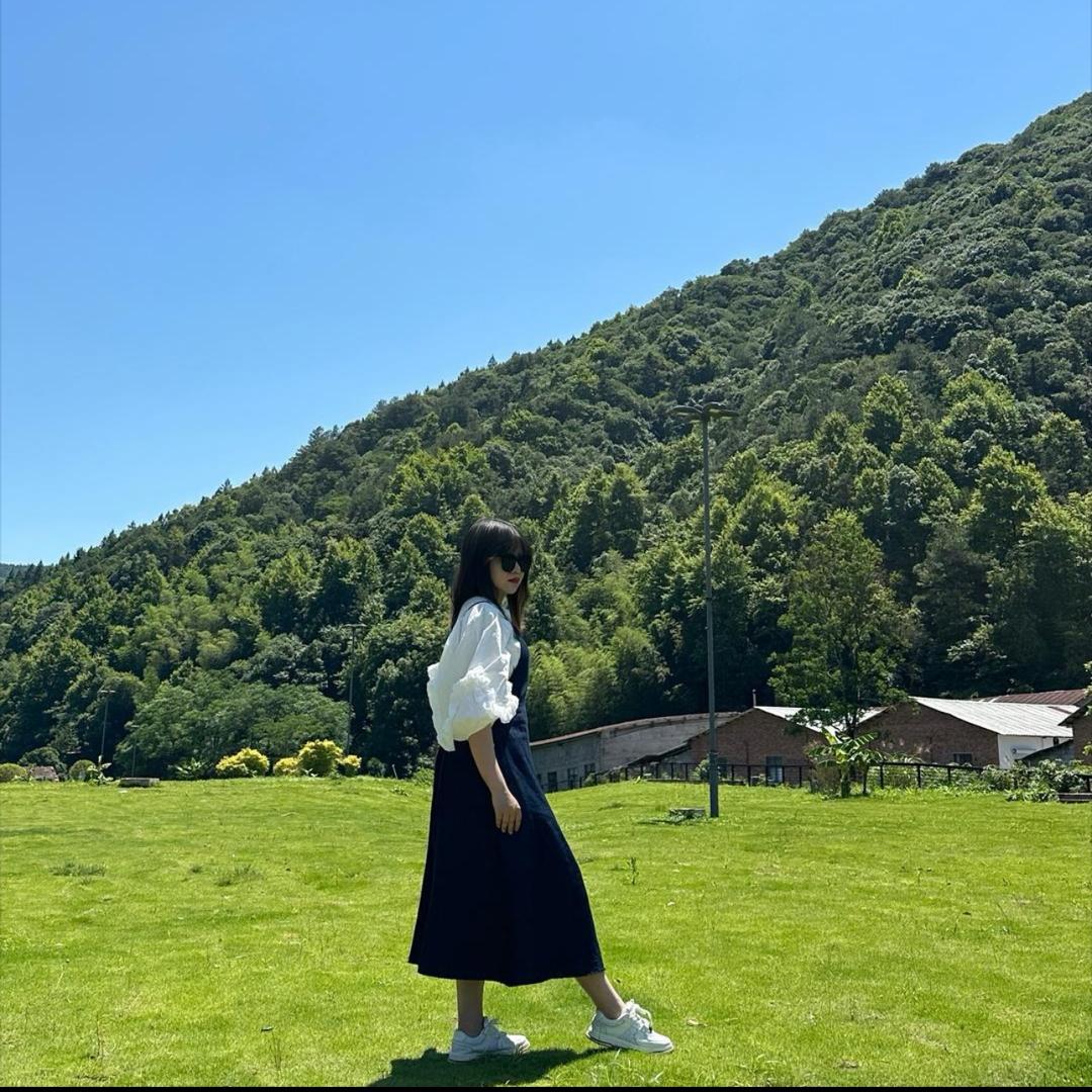 山山而川.