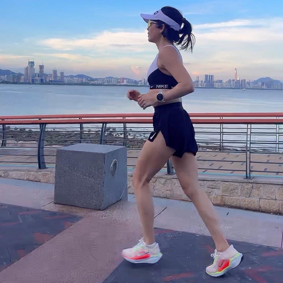 爱跑步的书法老师