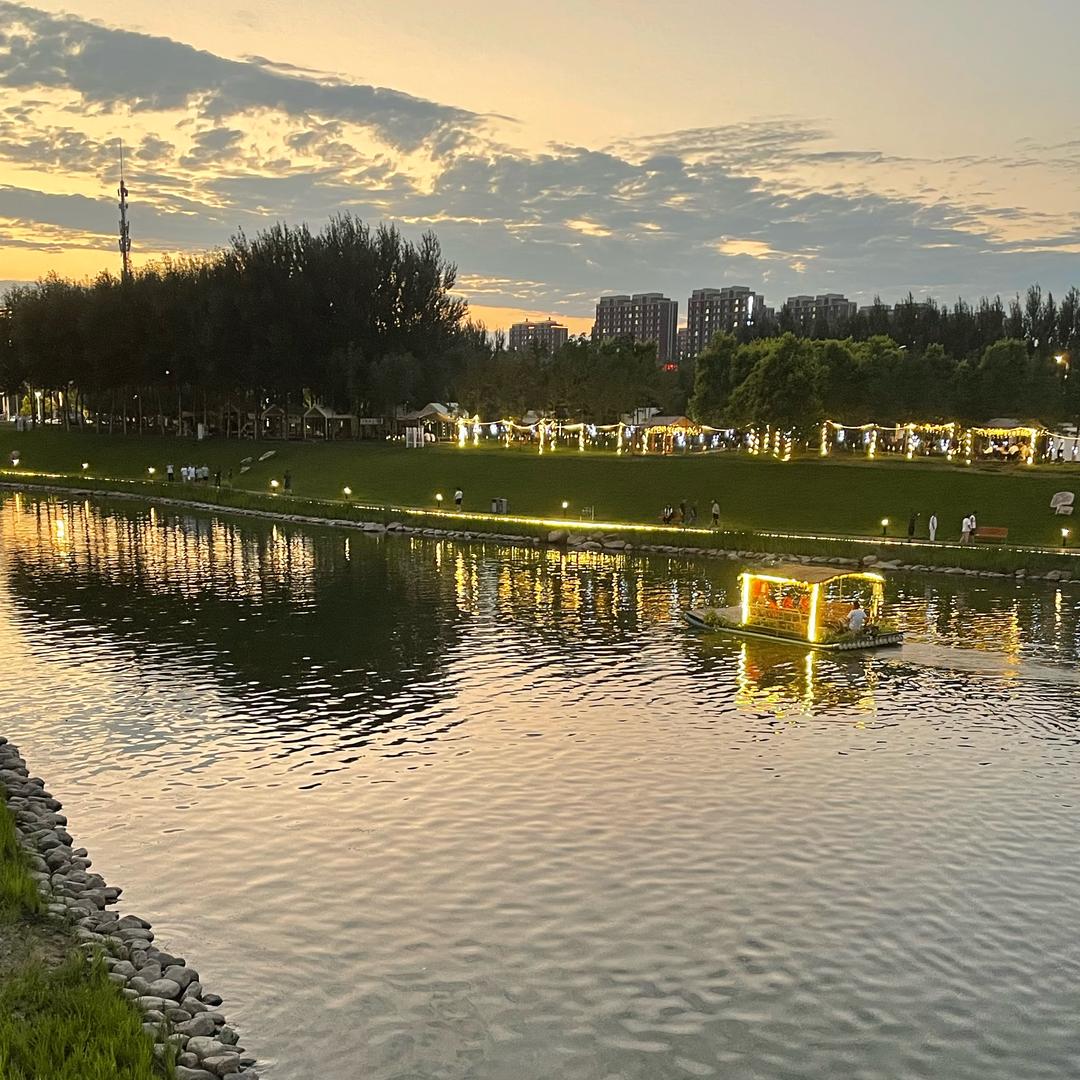 褙着书包上学堂