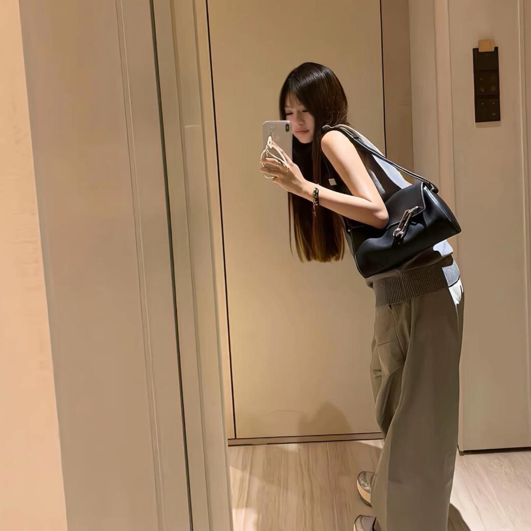 仇仇.