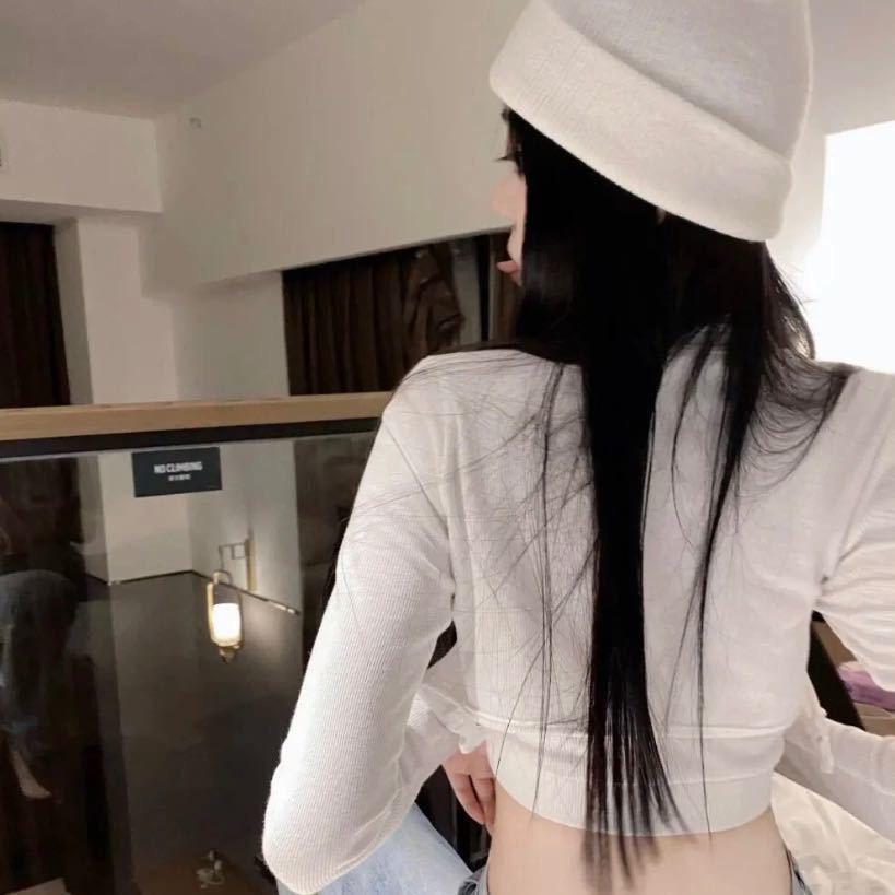 女的.