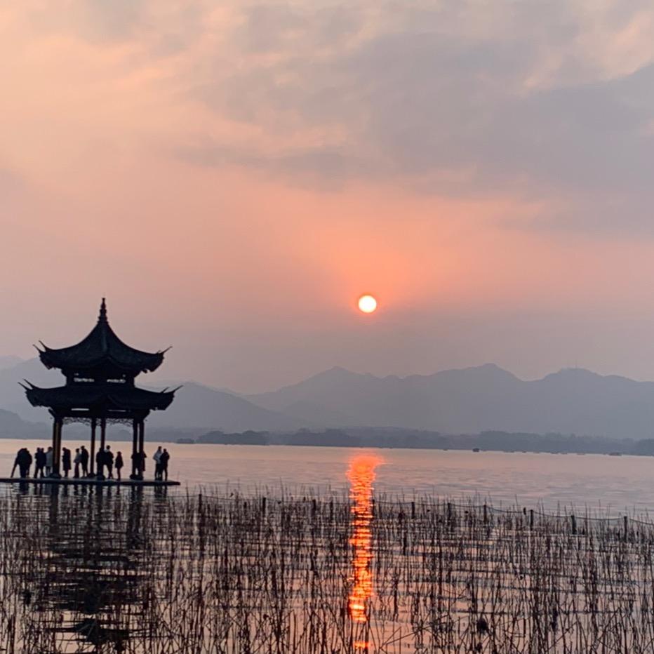 梁开心