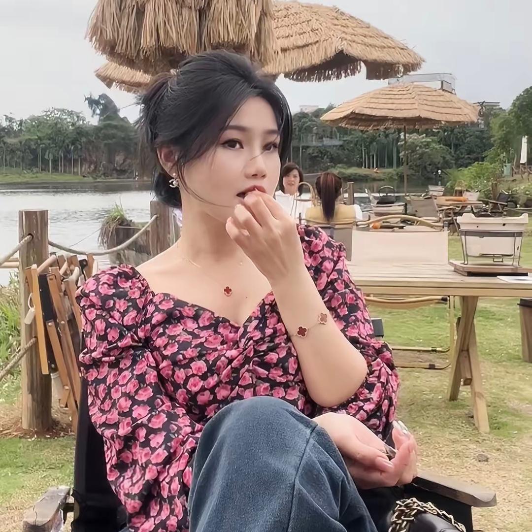 娇    娇