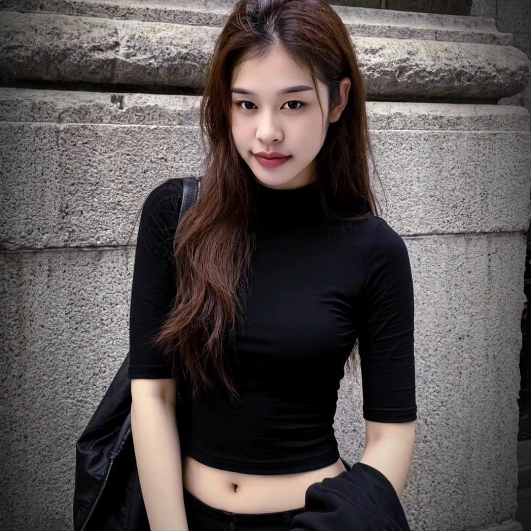 玲玲. ແສງສາວຫລວງນ້ຳທາ