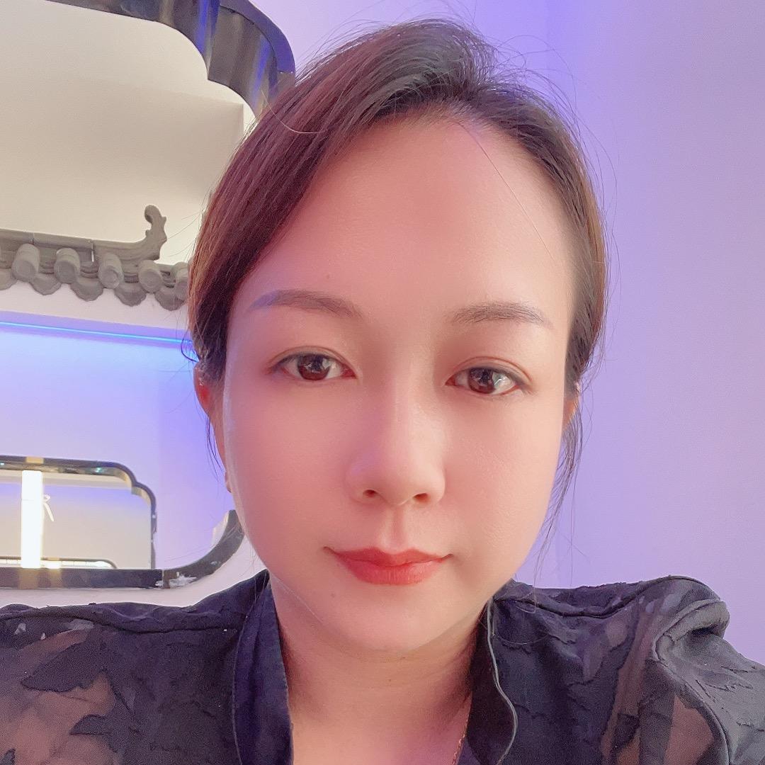在潮汕翻册的珊姐