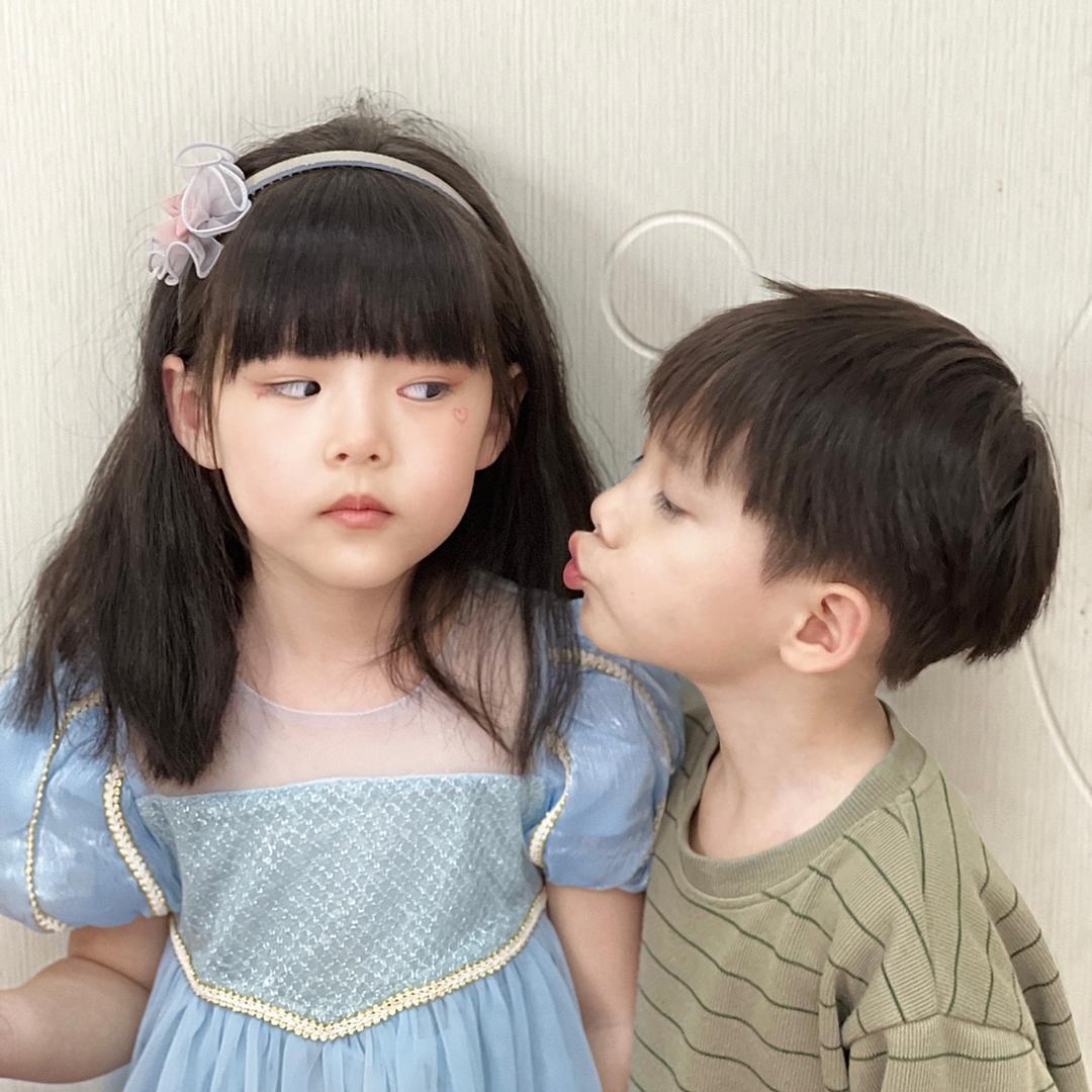 嘟嘟依依