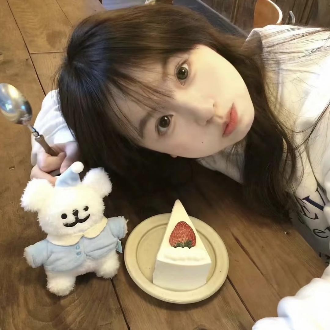 温柔美丽可爱幸福小女孩