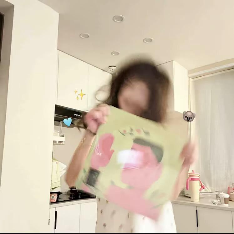 闹 闹.