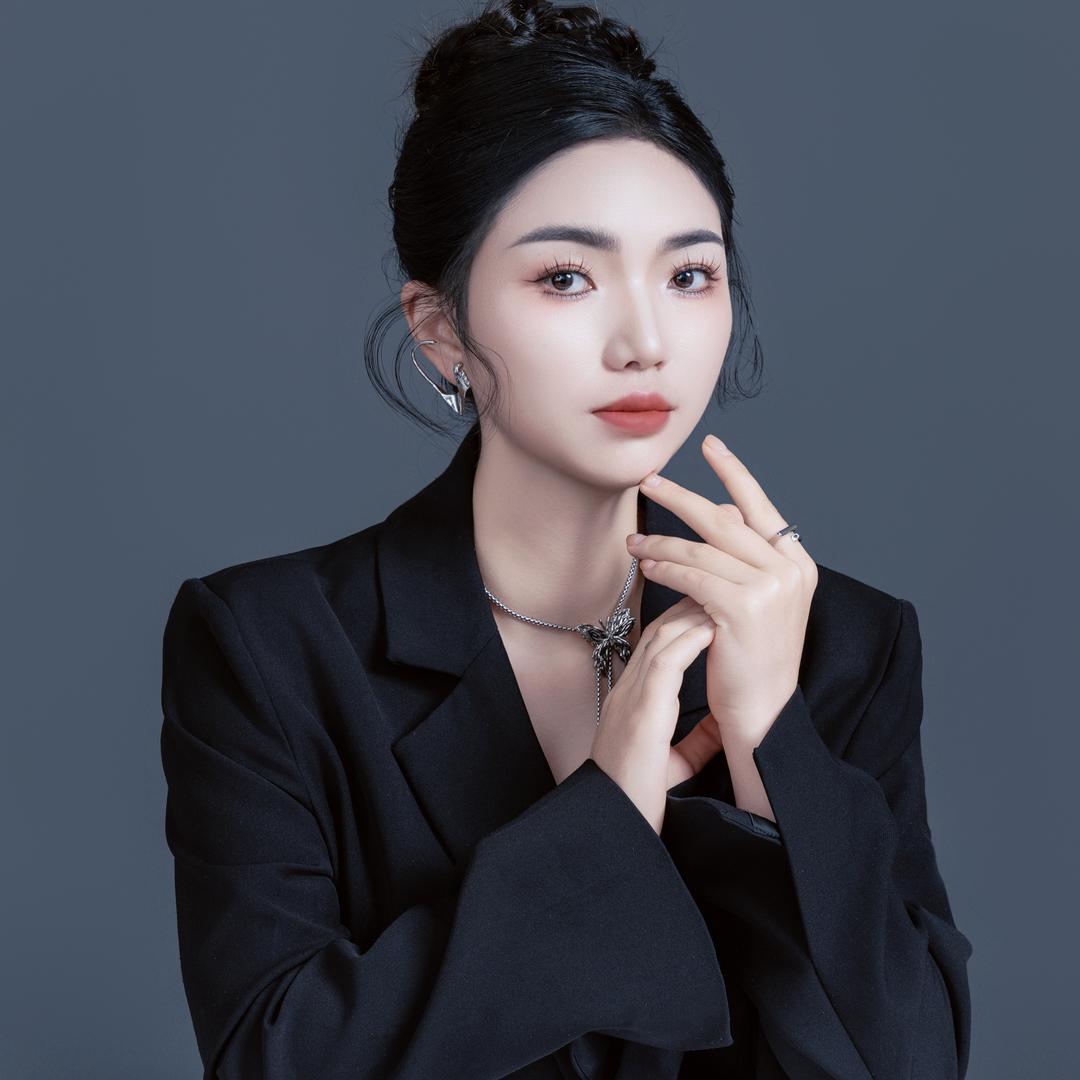 @大方化妆师楠楠