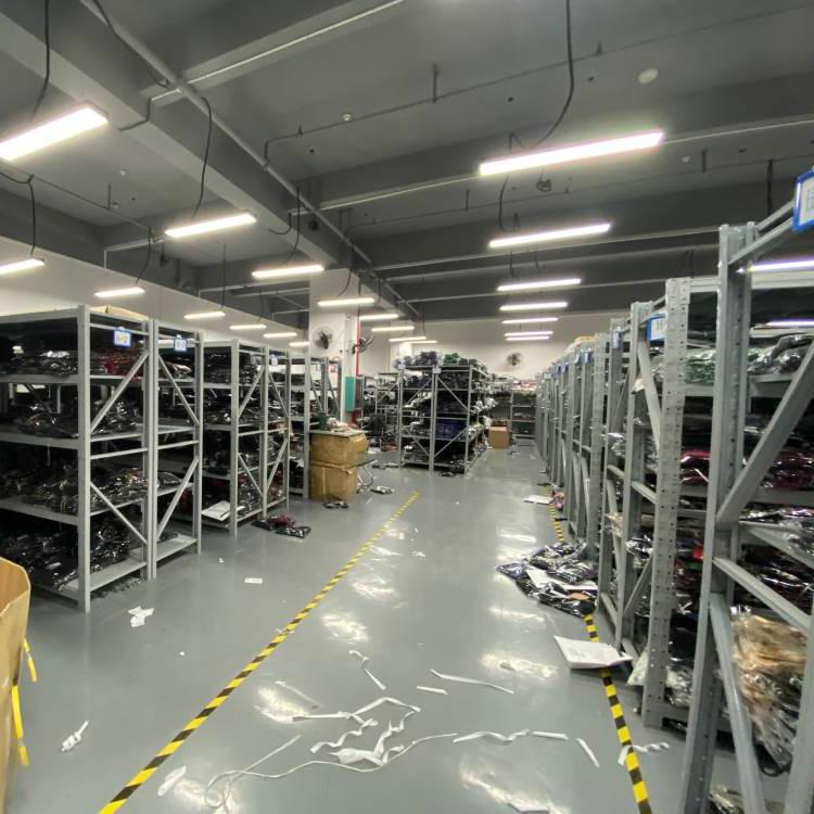 莱馨娜南宁市倩奇贸易有限公司女装专卖店