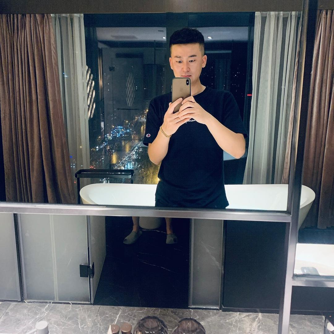 杨仔喜欢卖手机
