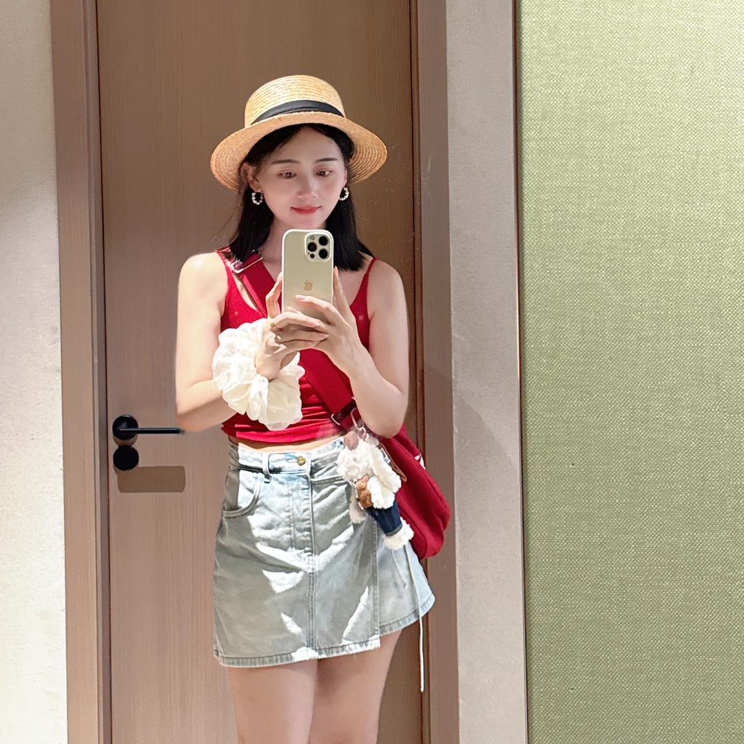 乡村在逃翠花。