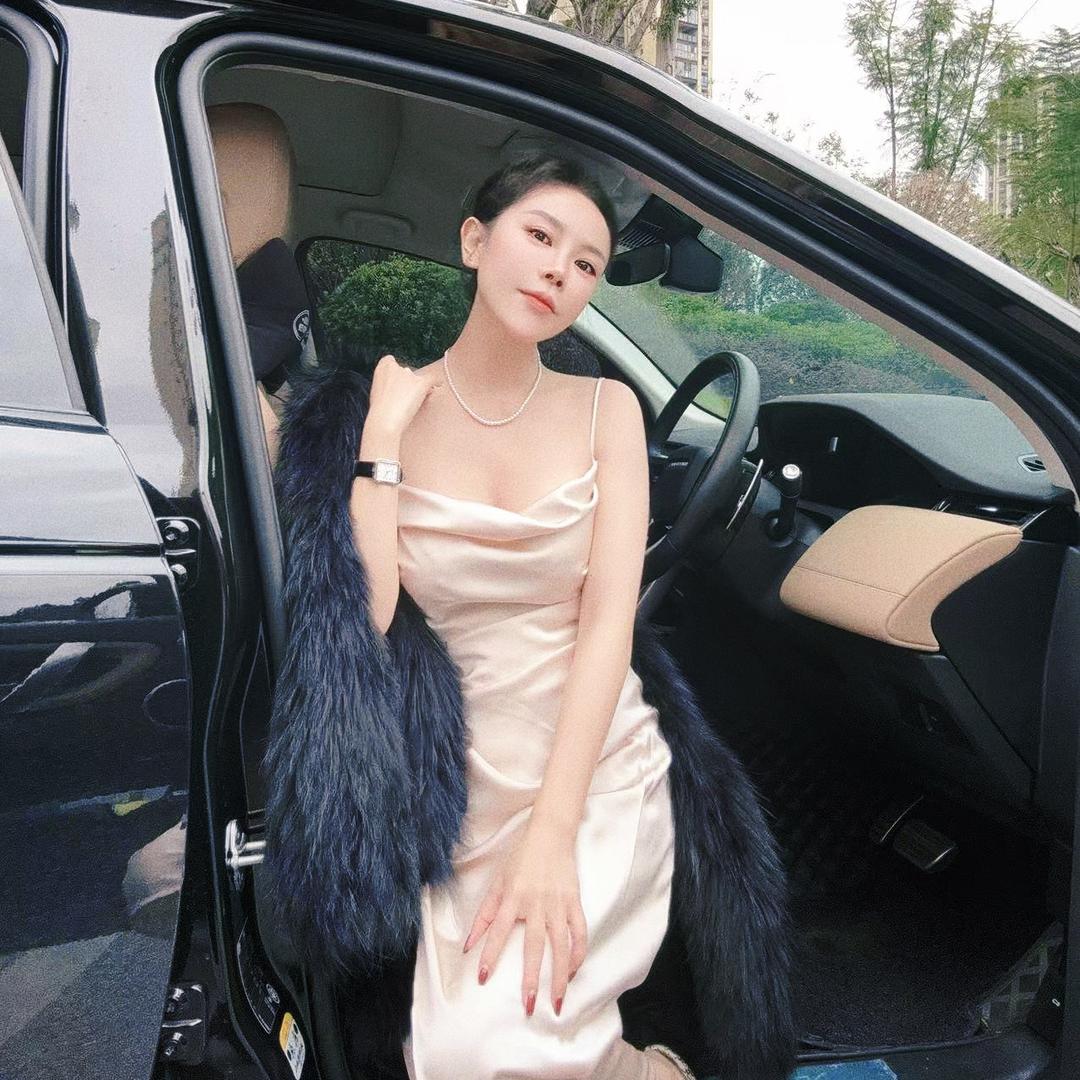 爱跳舞的金融小姐姐💃