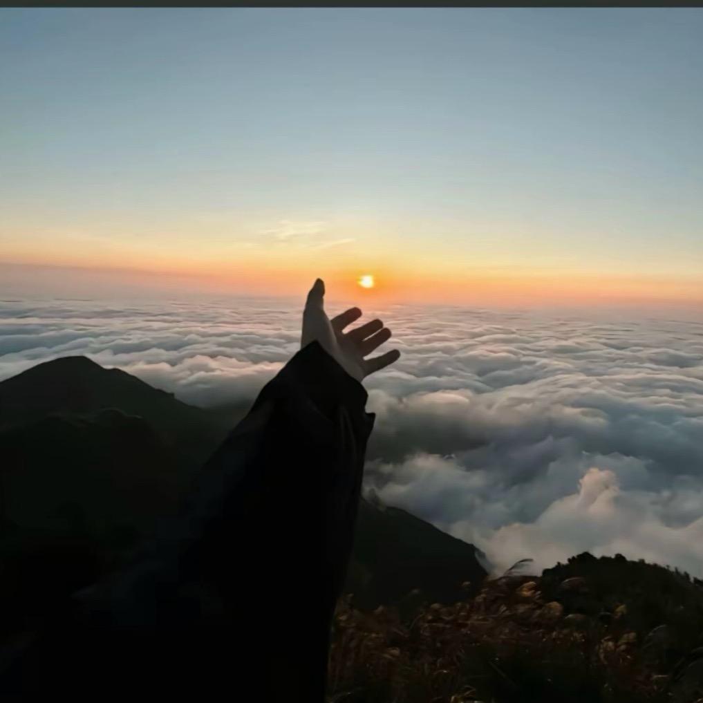 开着拖拉机迎接冬天到来