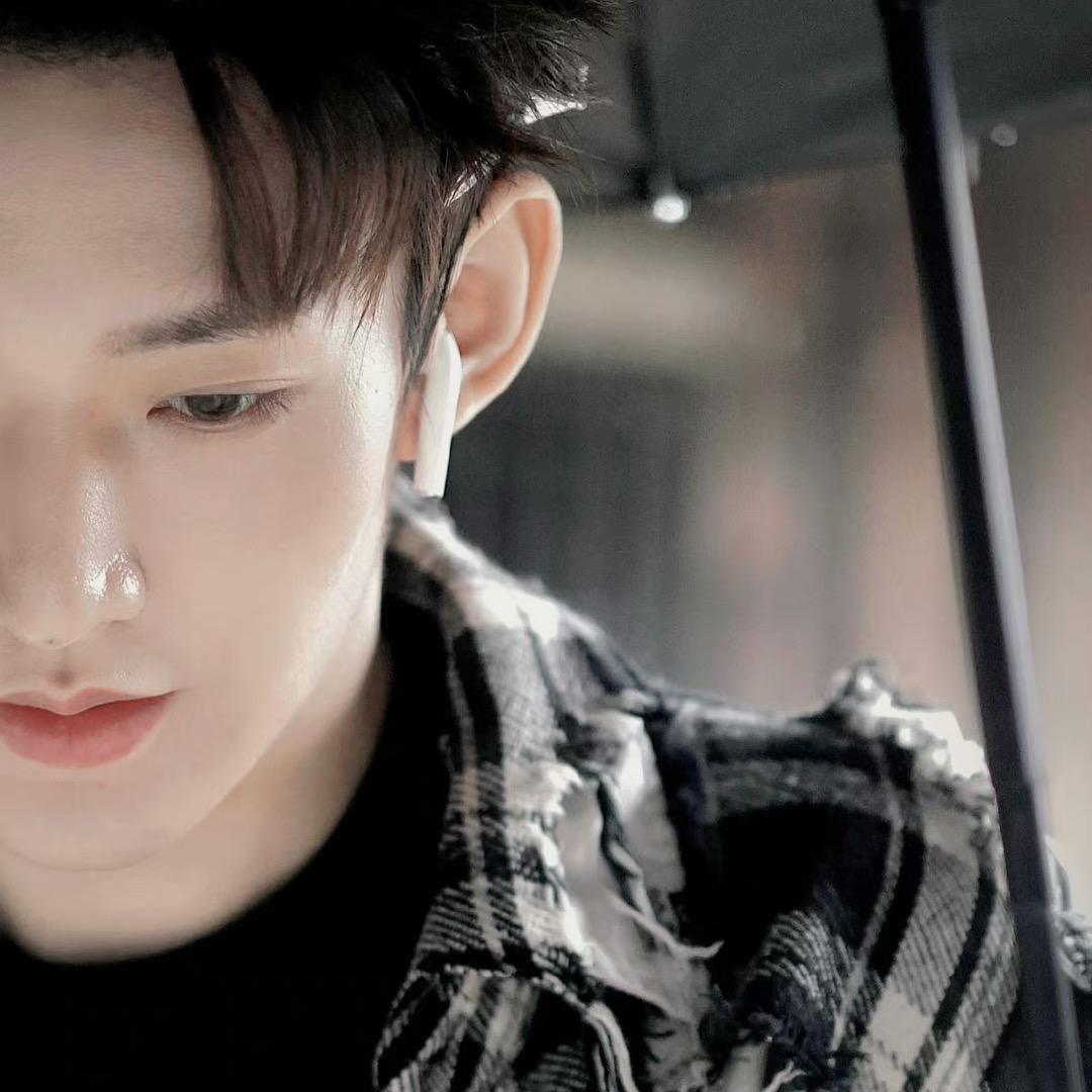 说着笑着的午后💎