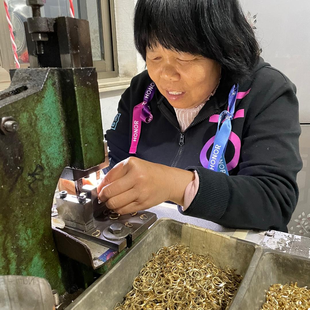 做手工的小余