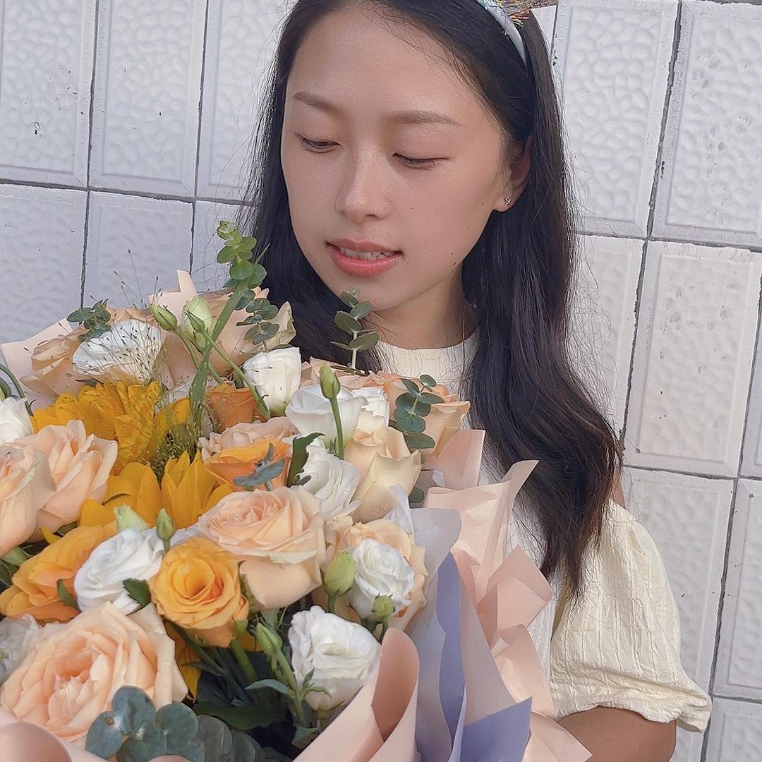 @半痴半傻半疯癫👧