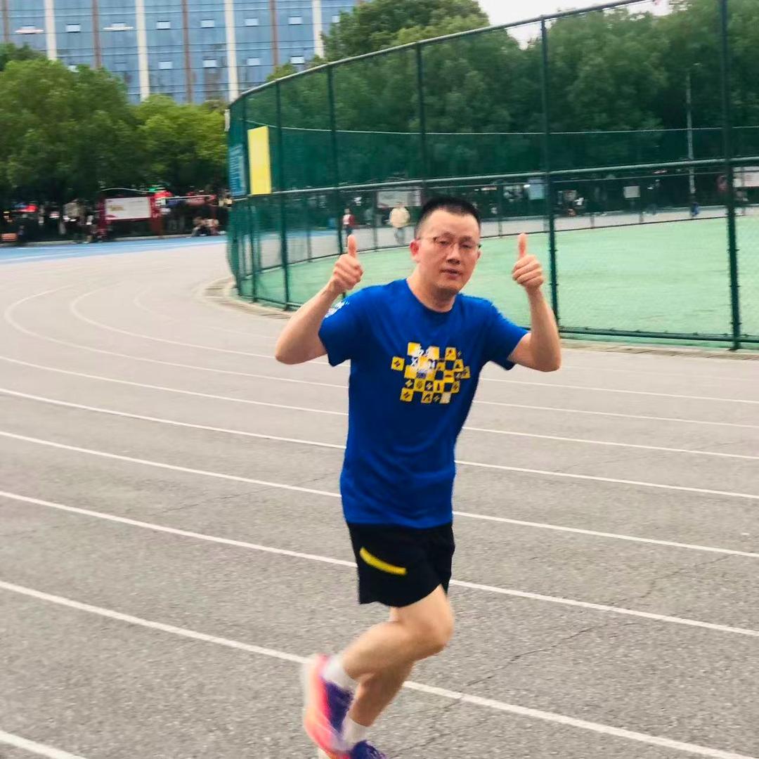 爱跑步的渣渣辉