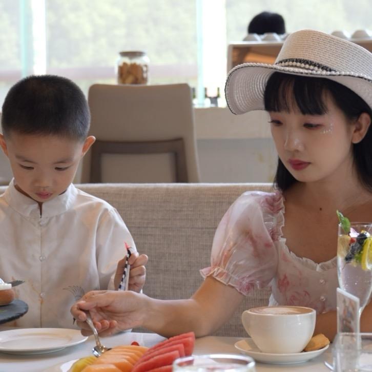 萌娜丽莎