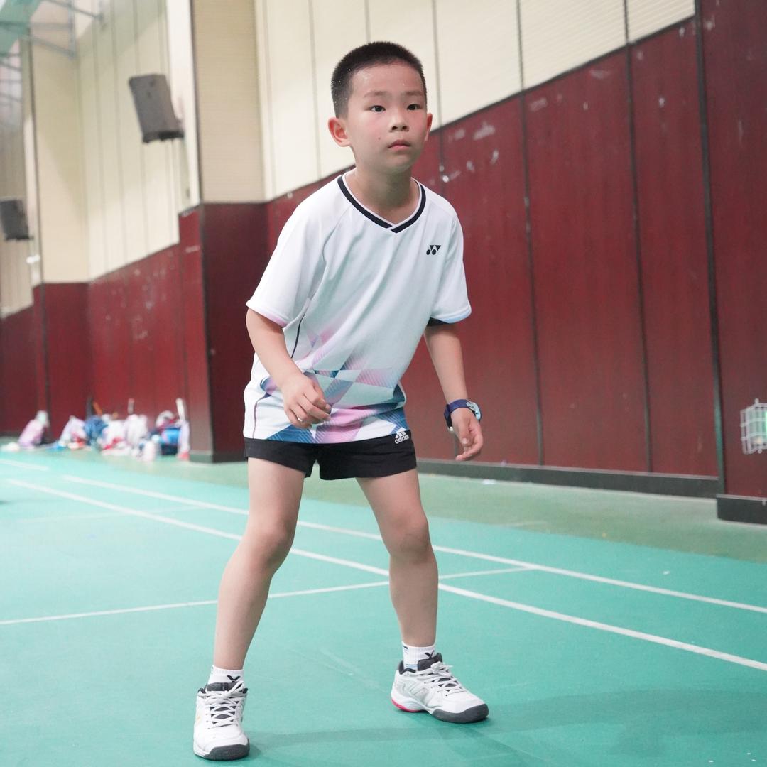 乐乐爱打羽毛球🏸