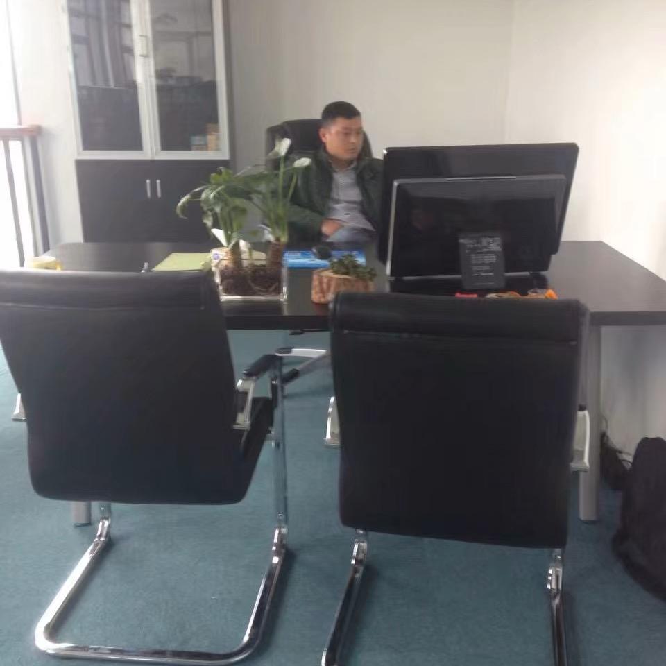 Mr.何
