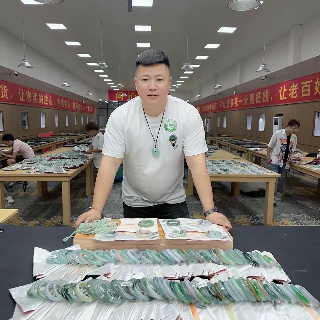 鹏嘟嘟大鹏翡翠手镯