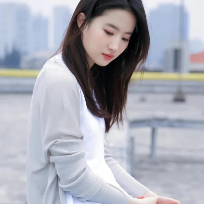 吃窝边草的兔子🐰