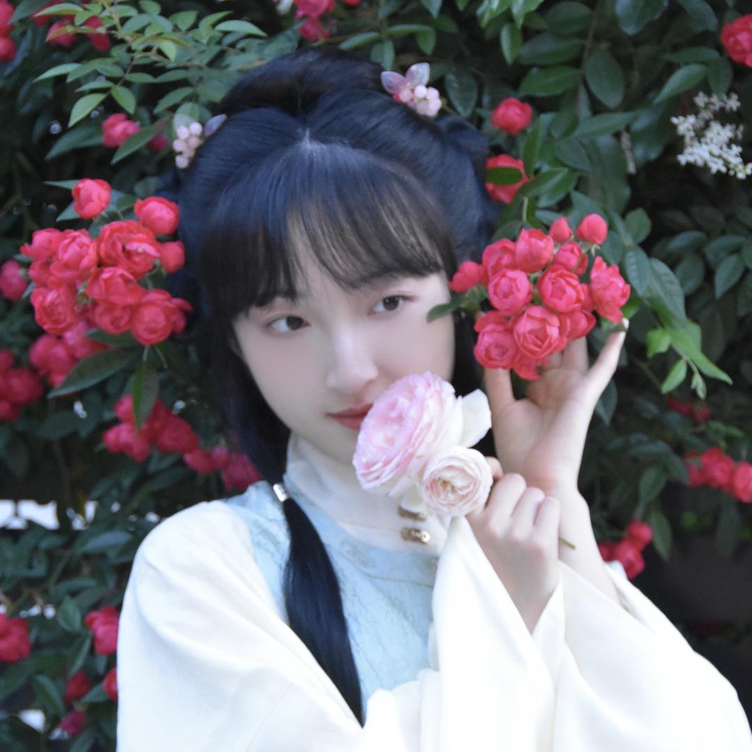 浮蓝积翠