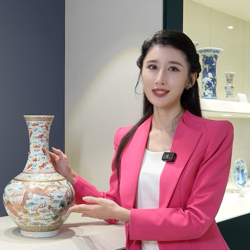 拍卖师旻萱lea