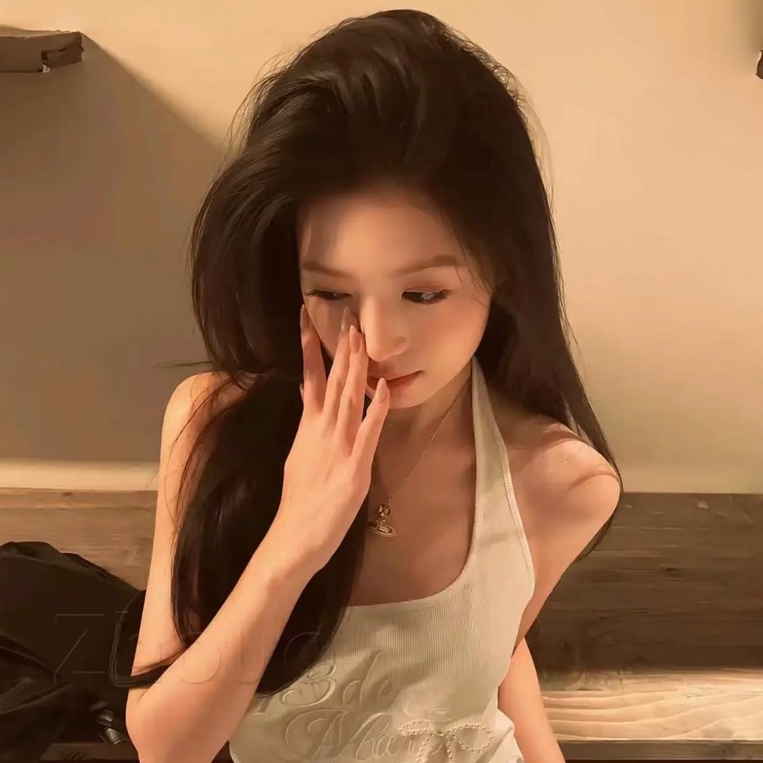 Q⍤