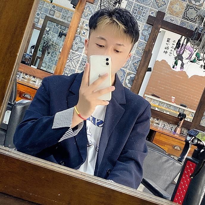 @小鑫很忙