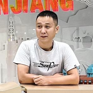 @宏伟
