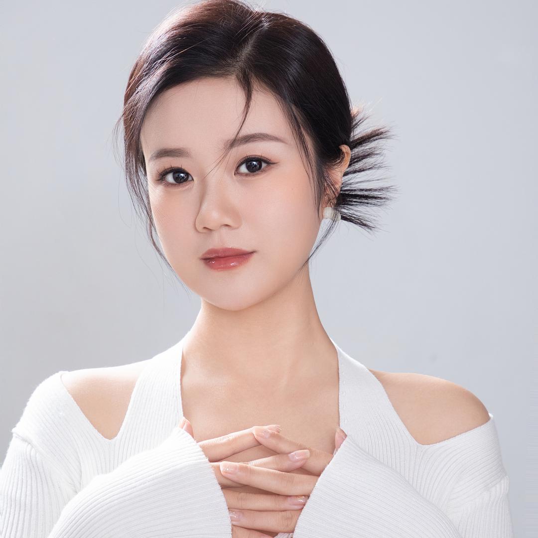 在太原纹眉的玲玲