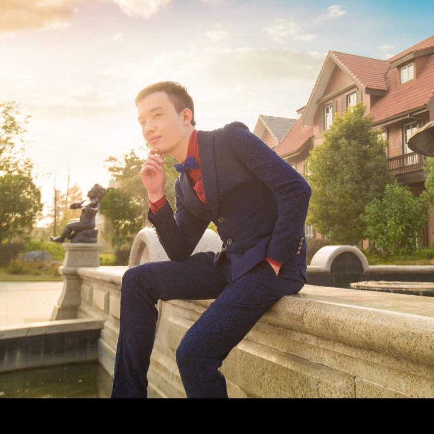 那女孩靠得太近