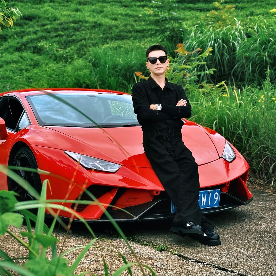 A Mr Tong